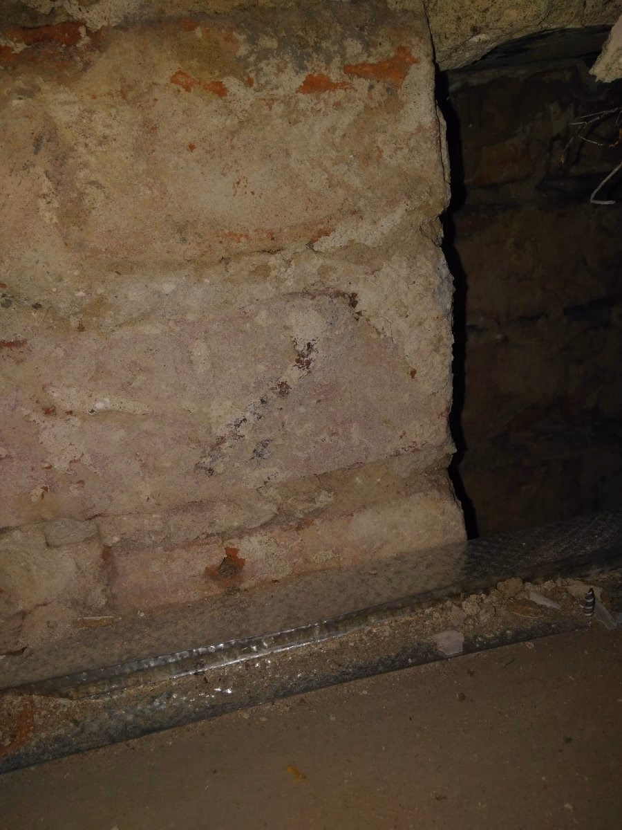 Co rozpuszcza smołę w kominie?