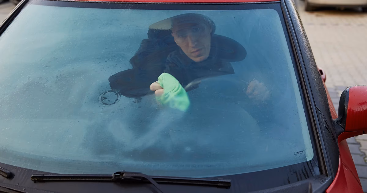 Jak odparować szyby w samochodzie klimatyzacja?