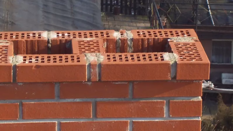 Jak zbudować komin z pełnej cegły?