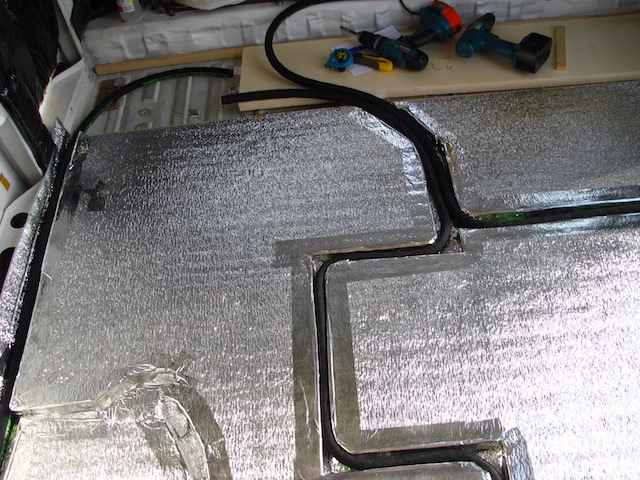 Jak pozbyć się wilgoci w przyczepie kempingowej?