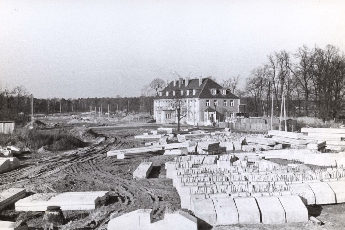 Ile pięter ma Chartowo Tower?