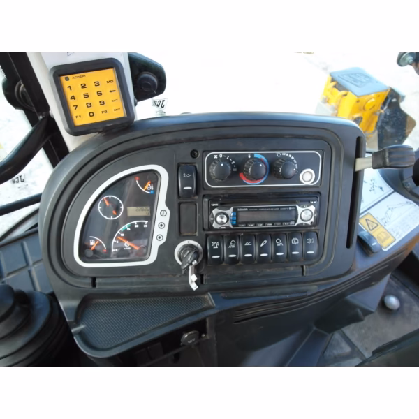 Ile pali JCB 3CX na godzinę?