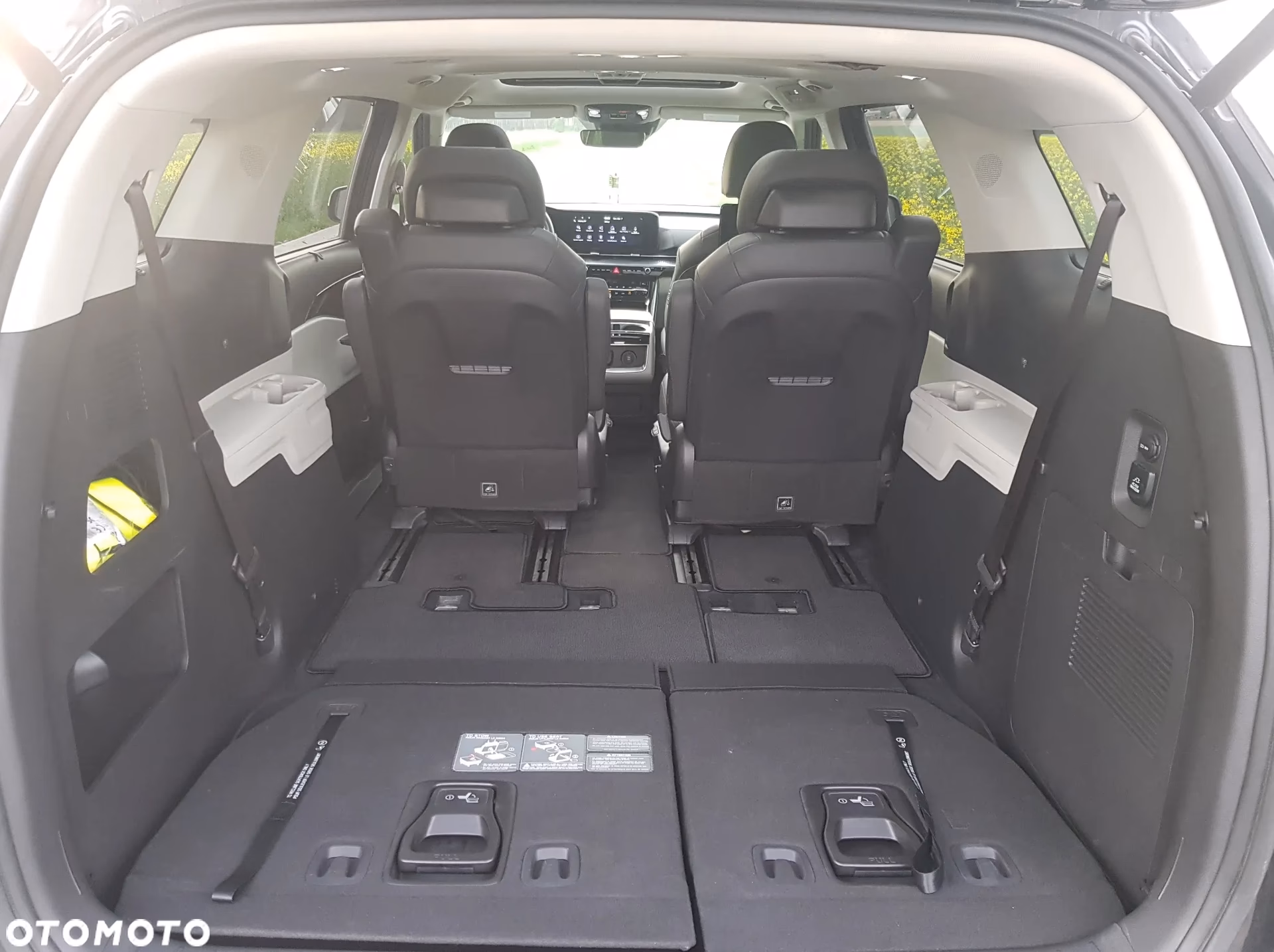 Czy Kia Carnival ma podgrzewaną kierownicę?
