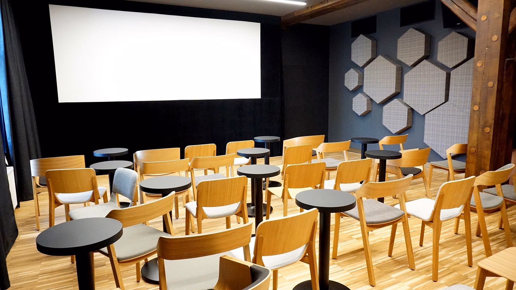 Czy w kinie Muranów jest klimatyzacja?