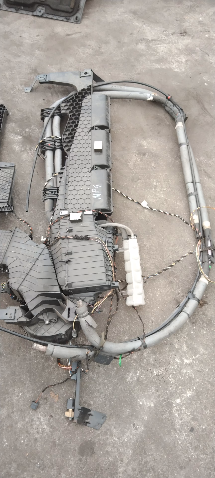 Ile waży Mercedes Actros MP4?