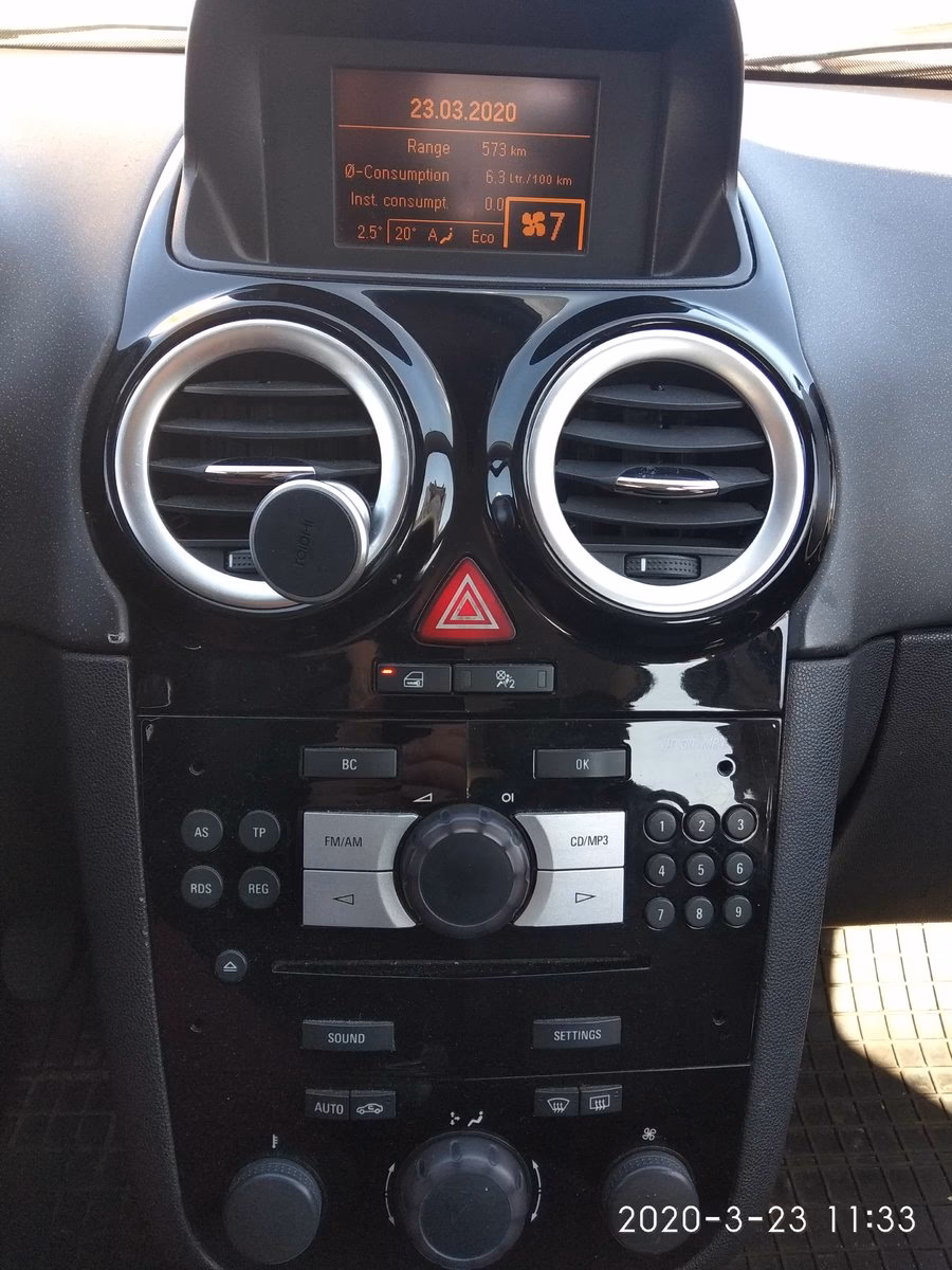 Czy Corsa D ma klimatyzację?