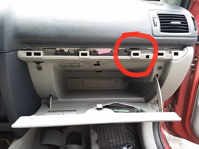 Dlaczego klimatyzacja zamiast chłodzić grzeje?