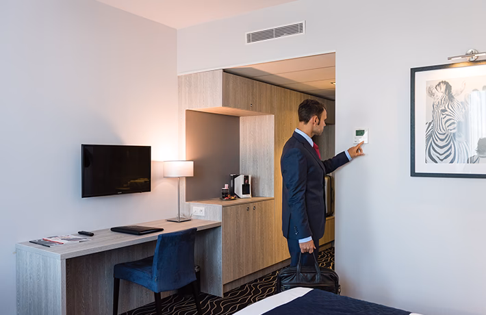 Co to jest klimatyzacja indywidualna w hotelu?