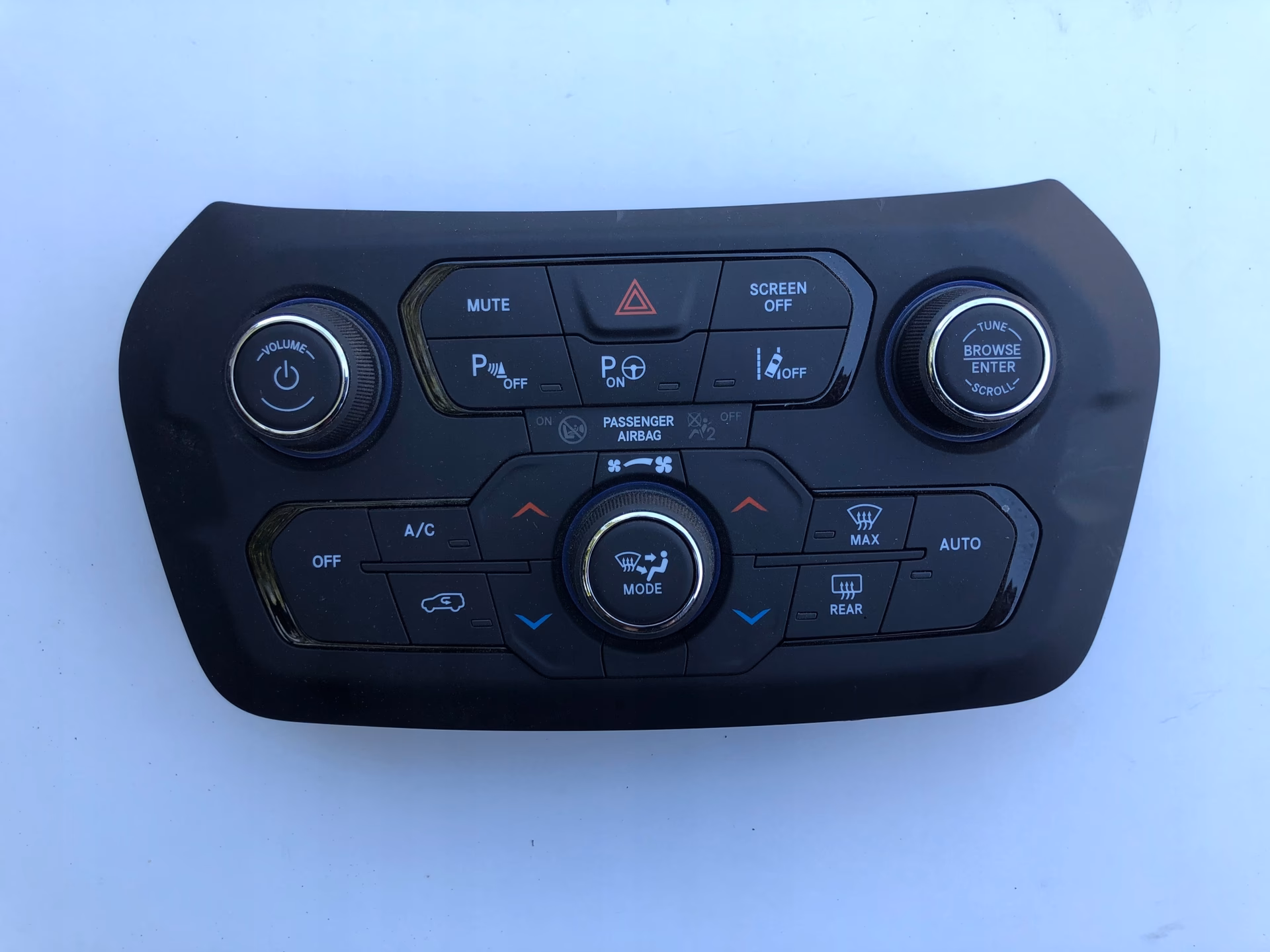 Dlaczego klimatyzacja w moim Jeepie Renegade nie chłodzi?