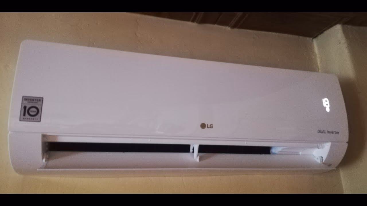 Do czego służy przycisk czyszczenia klimatyzacji w klimatyzatorze LG?