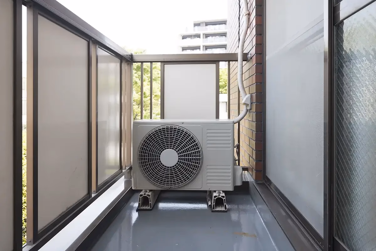 Czy klimatyzator na balkonie hałasuje?