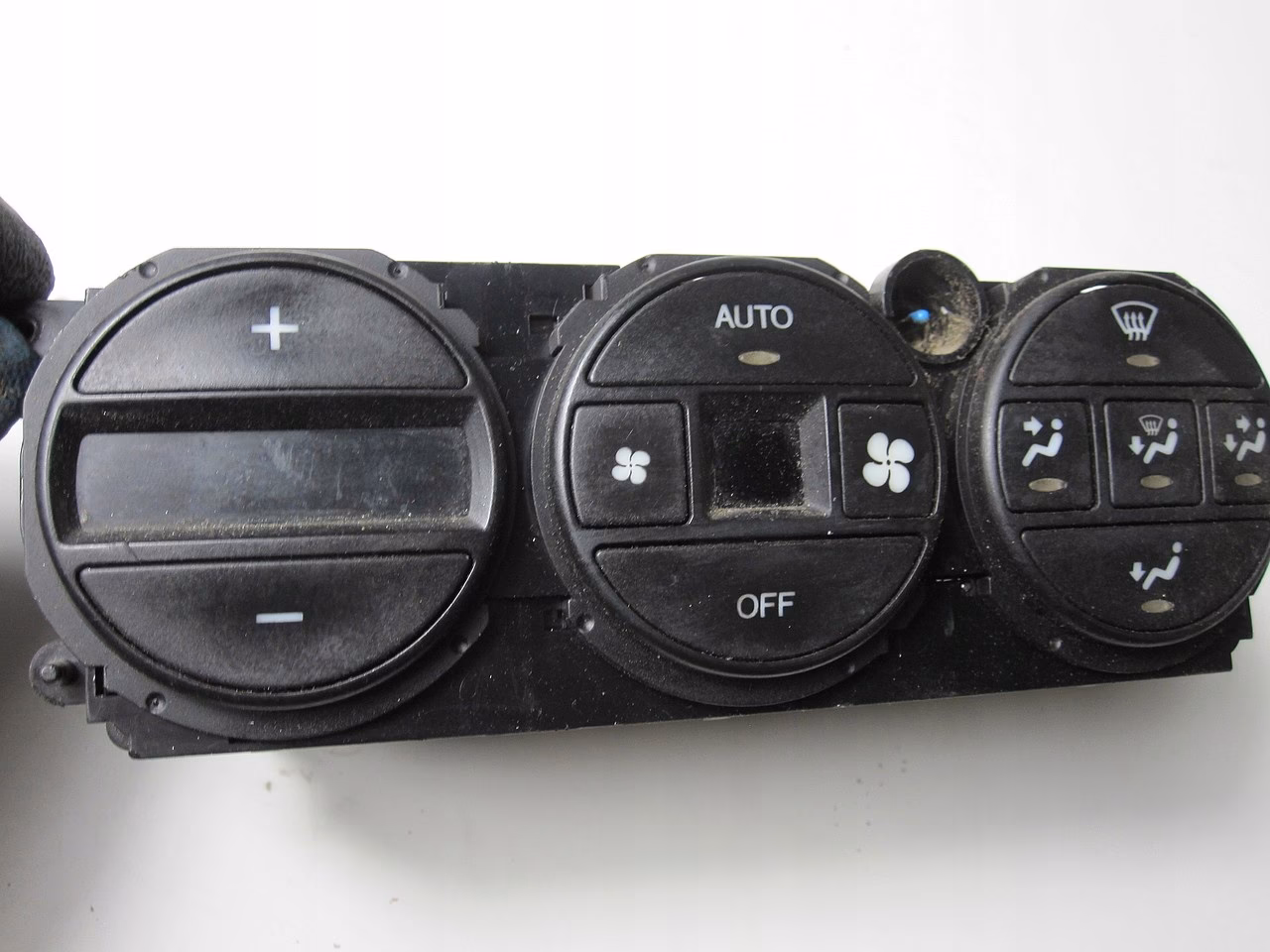 Ile koni ma Opel Vectra B?