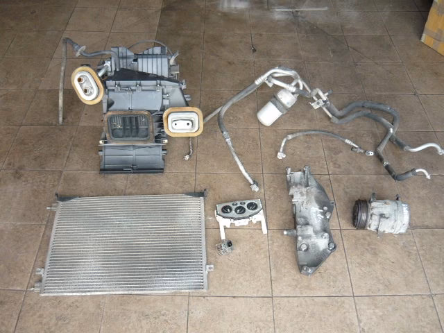 Ile czynnika do klimatyzacji Opel Vivaro?