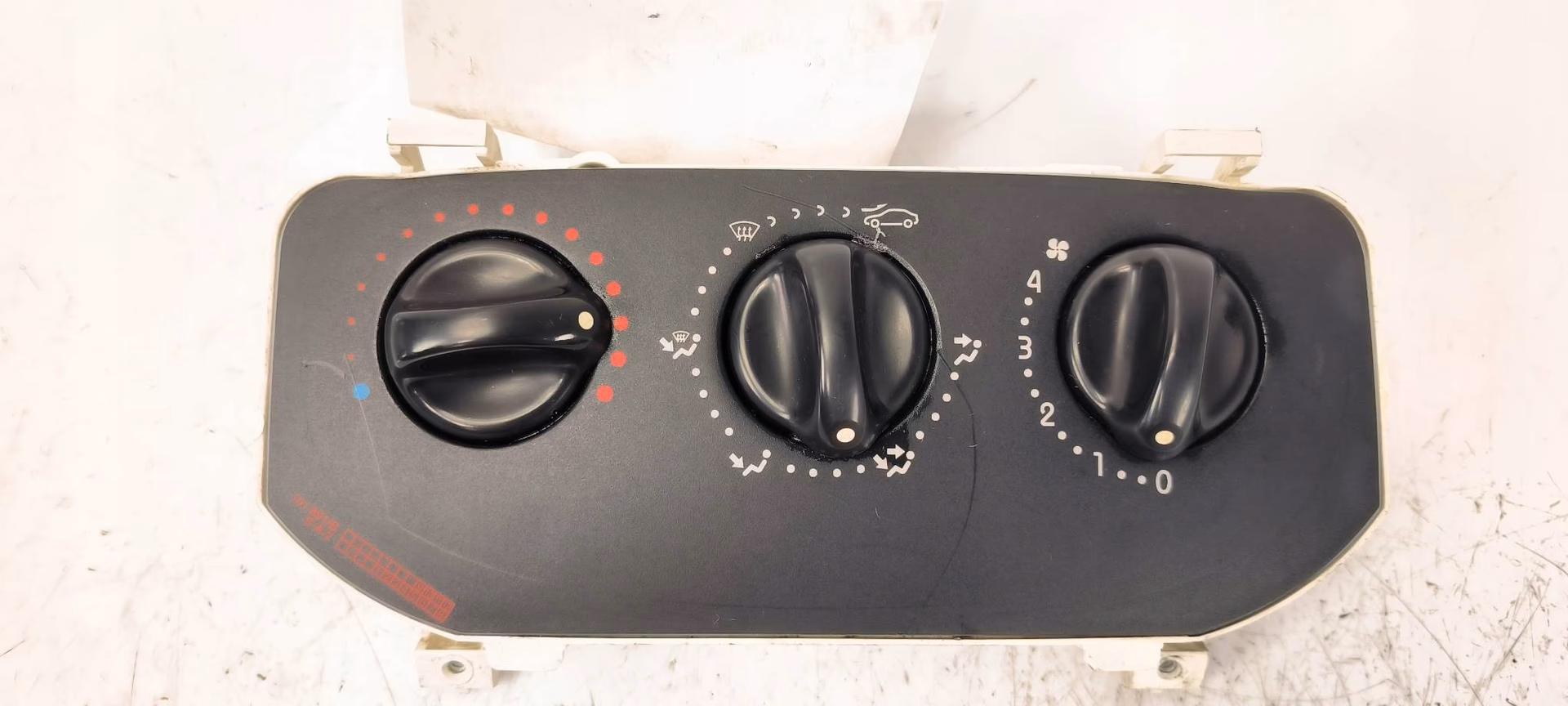 Czy Renault Thalia ma ABS?