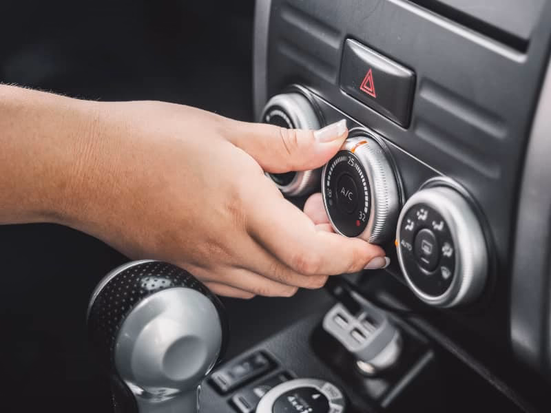 Czy klimatyzacja samochodowa działa bez akumulatora?