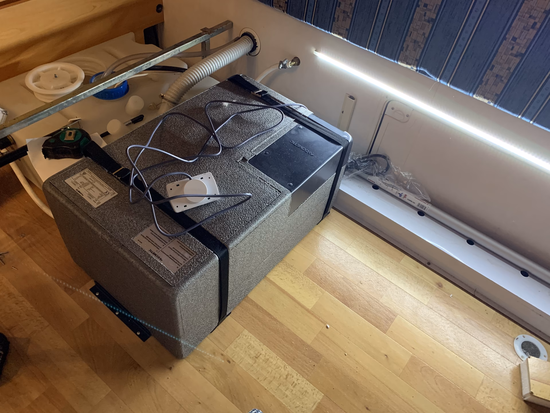 Czy klimatyzator może stać na podłodze?