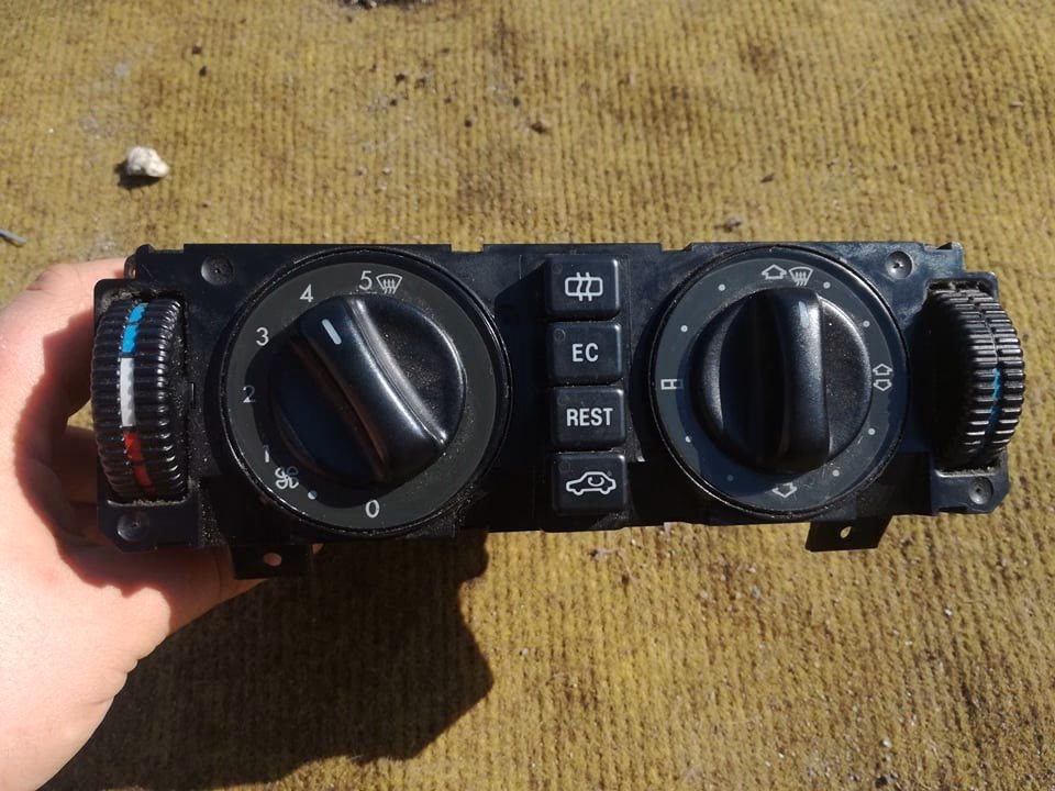 Ile czynnika do klimatyzacji W202?