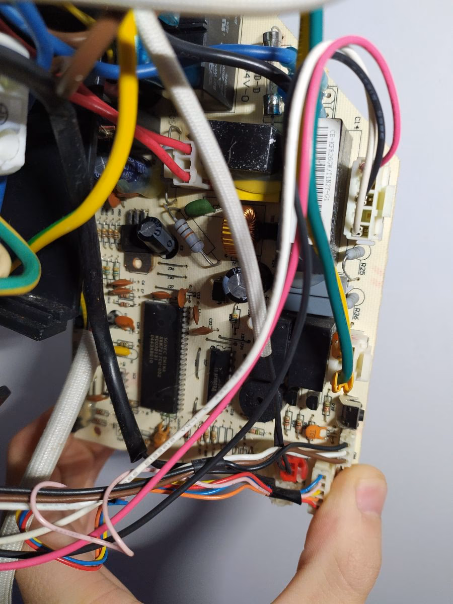 Dlaczego bezpiecznik w mojej klimatyzacji ciągle się przepala?