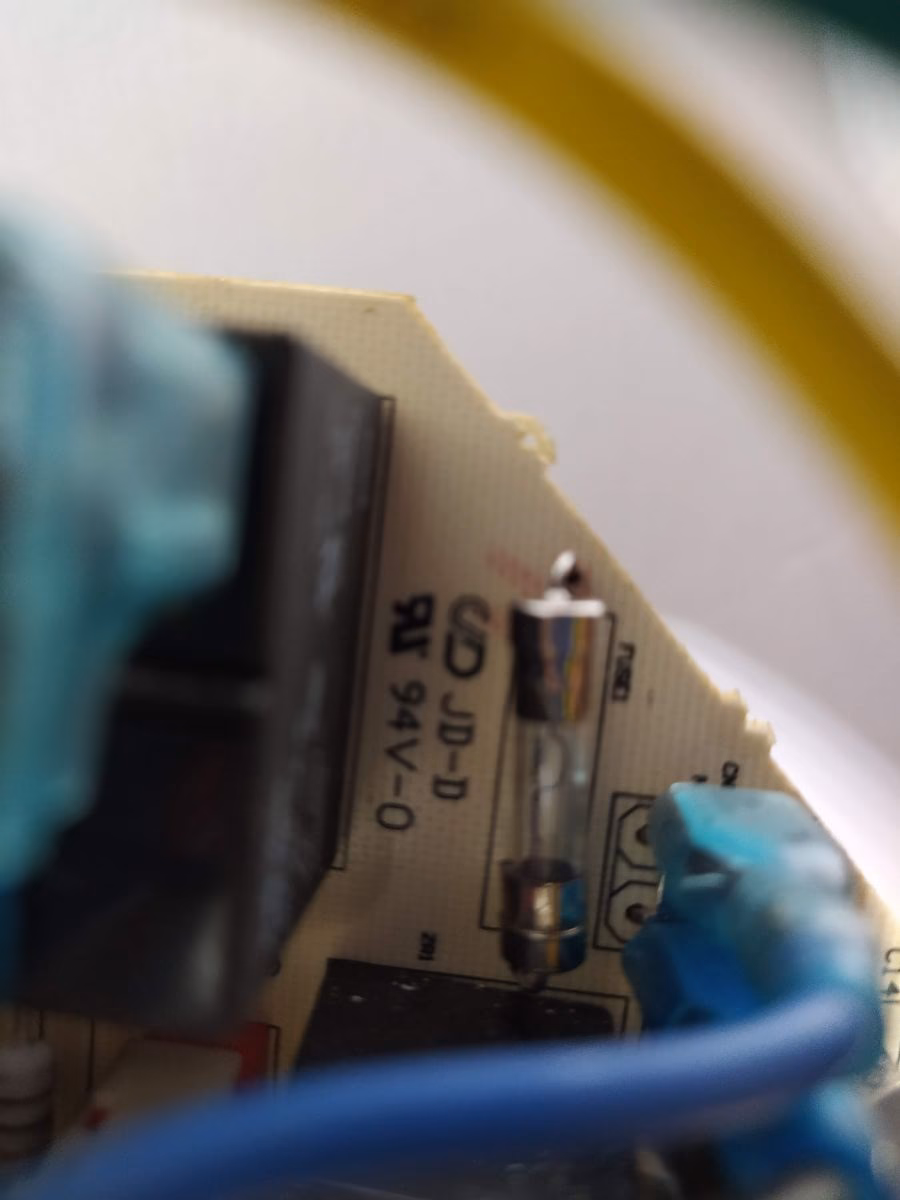 Dlaczego moja klimatyzacja ciągle wywala bezpiecznik?