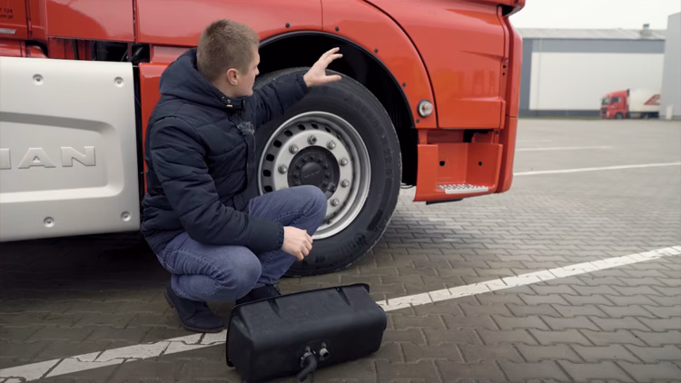 Gdzie znajduje się czujnik temperatury Webasto MAN TGX?