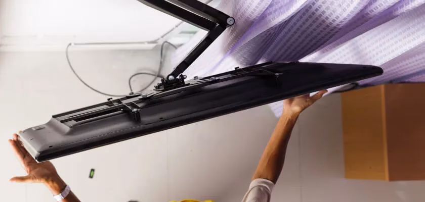 Czy montaż telewizora na ścianie jest bezpieczny?