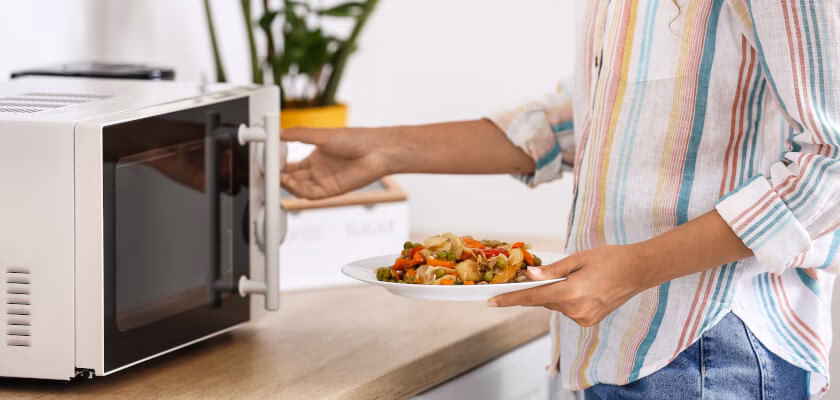Czy kuchenka mikrofalowa ciągnie dużo prądu?