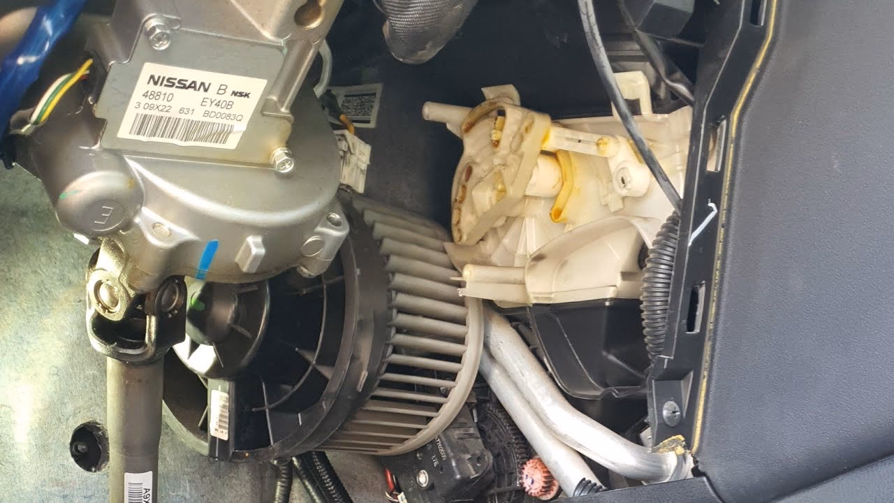 Gdzie jest rezystor dmuchawy Nissan Qashqai J11?