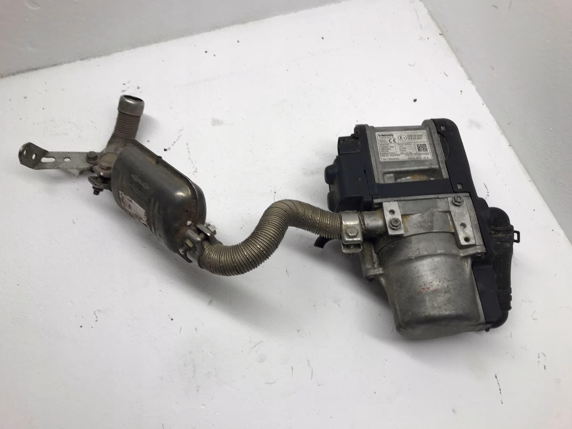 Przy jakiej temperaturze otwiera się termostat w BMW e60?