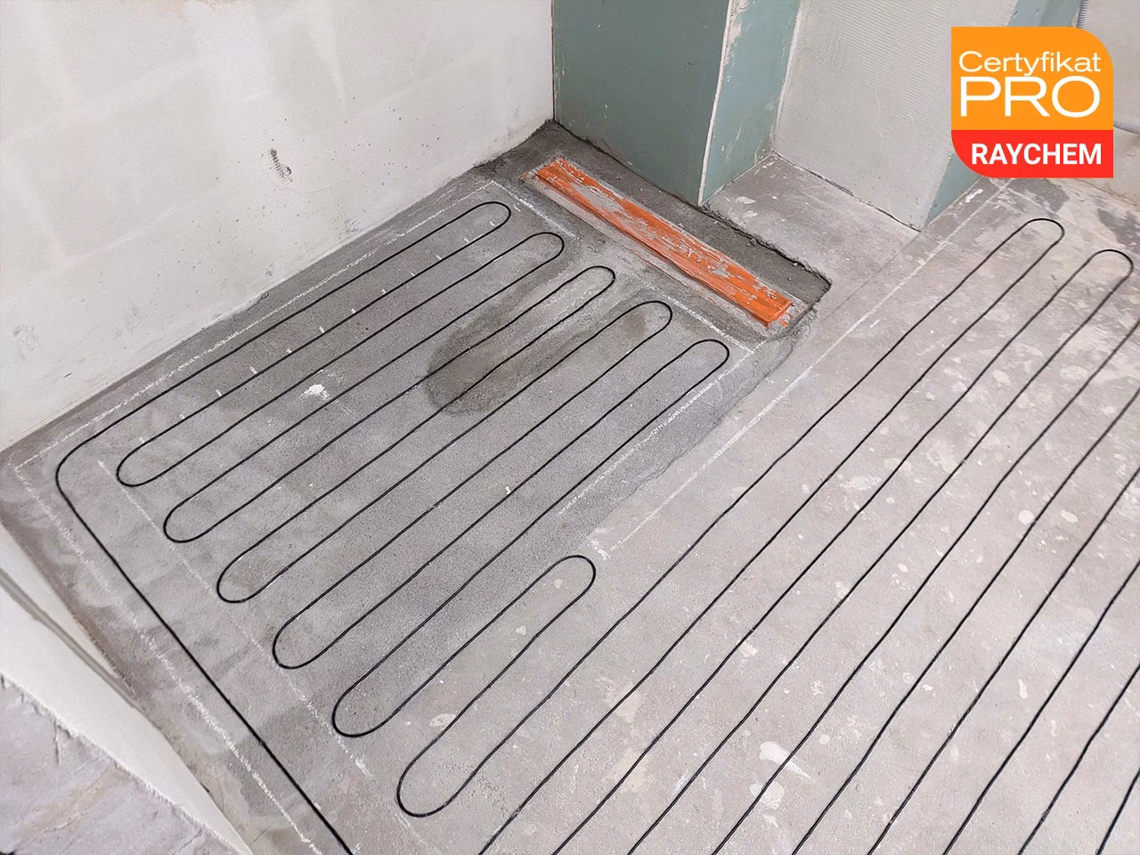 Czy można zamontować matę grzewczą pod prysznicem?