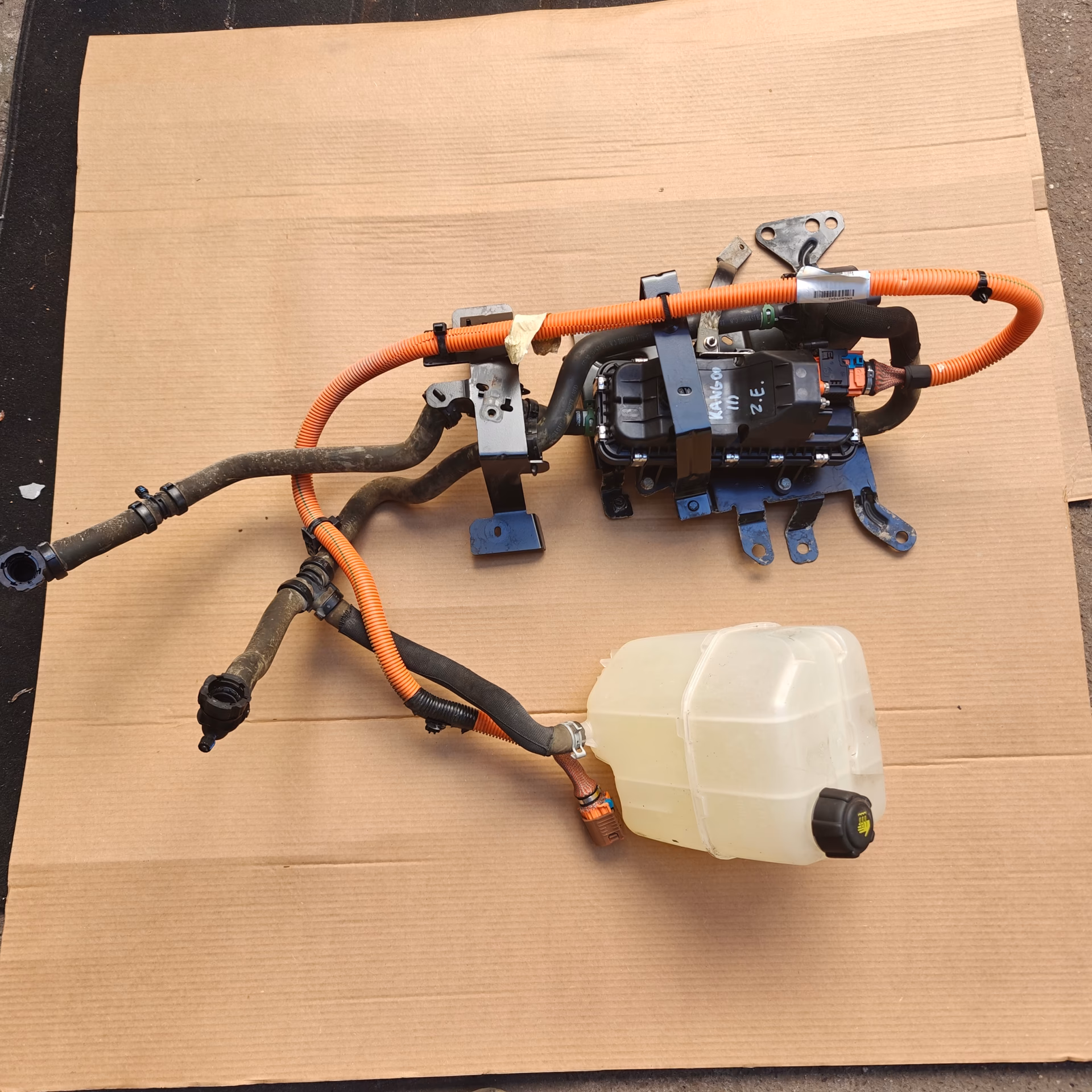 Czy można spać w furgonie Renault Kangoo?