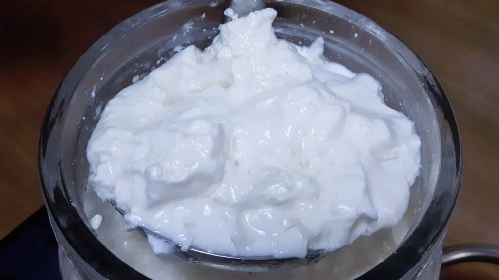 Czy podgrzewasz mleko, aby zrobić ser?