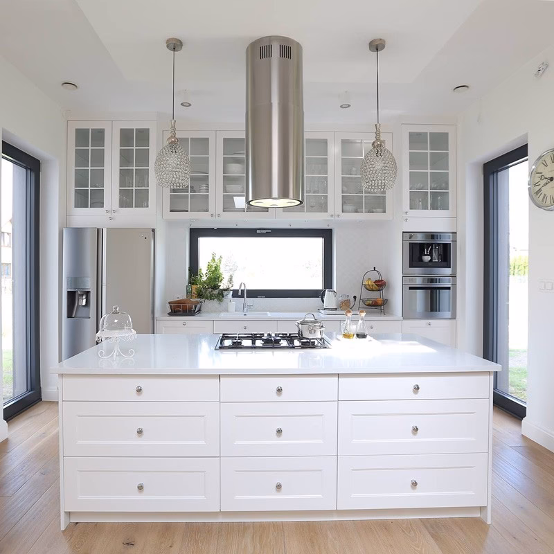 Jaka jest różnica pomiędzy okapem kominowym a okapem wyspowym?