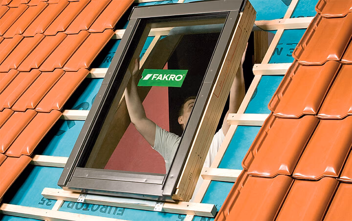 Jak wyregulować okno FAKRO?