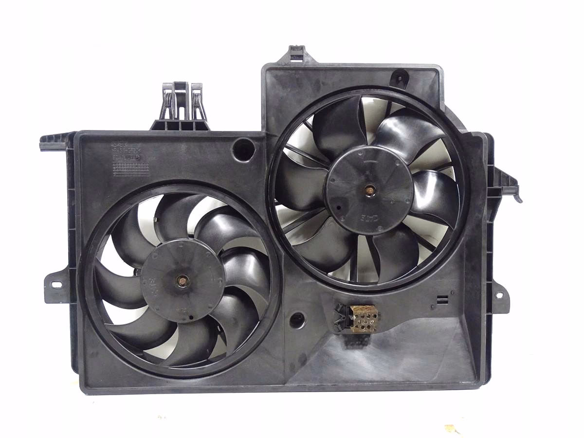 Przy jakiej temperaturze włącza się wentylator chłodnicy w Opel Meriva?