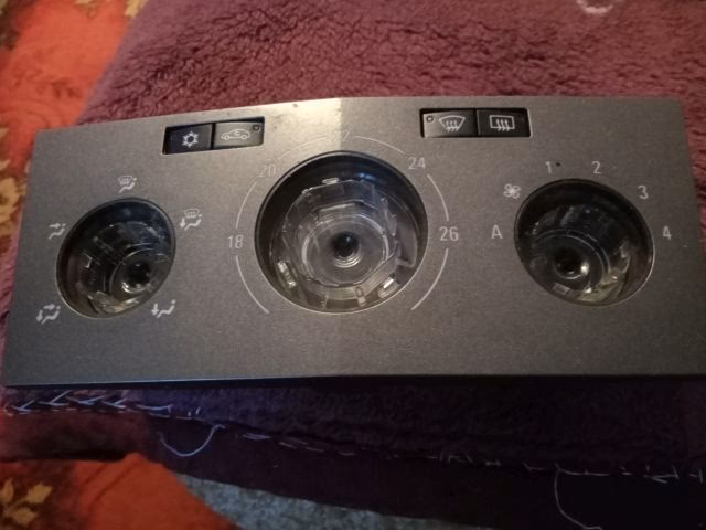 Gdzie jest bezpiecznik klimatyzacji w Opel Zafira B?