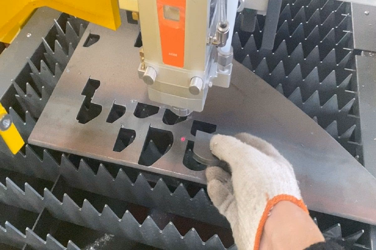 Czy praca operatora CNC jest ciężka?