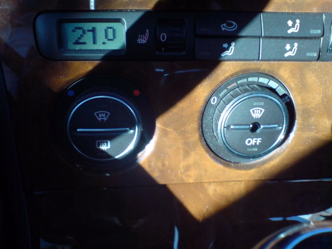 Czy Passat B6 ma podgrzewaną przednią szybę?