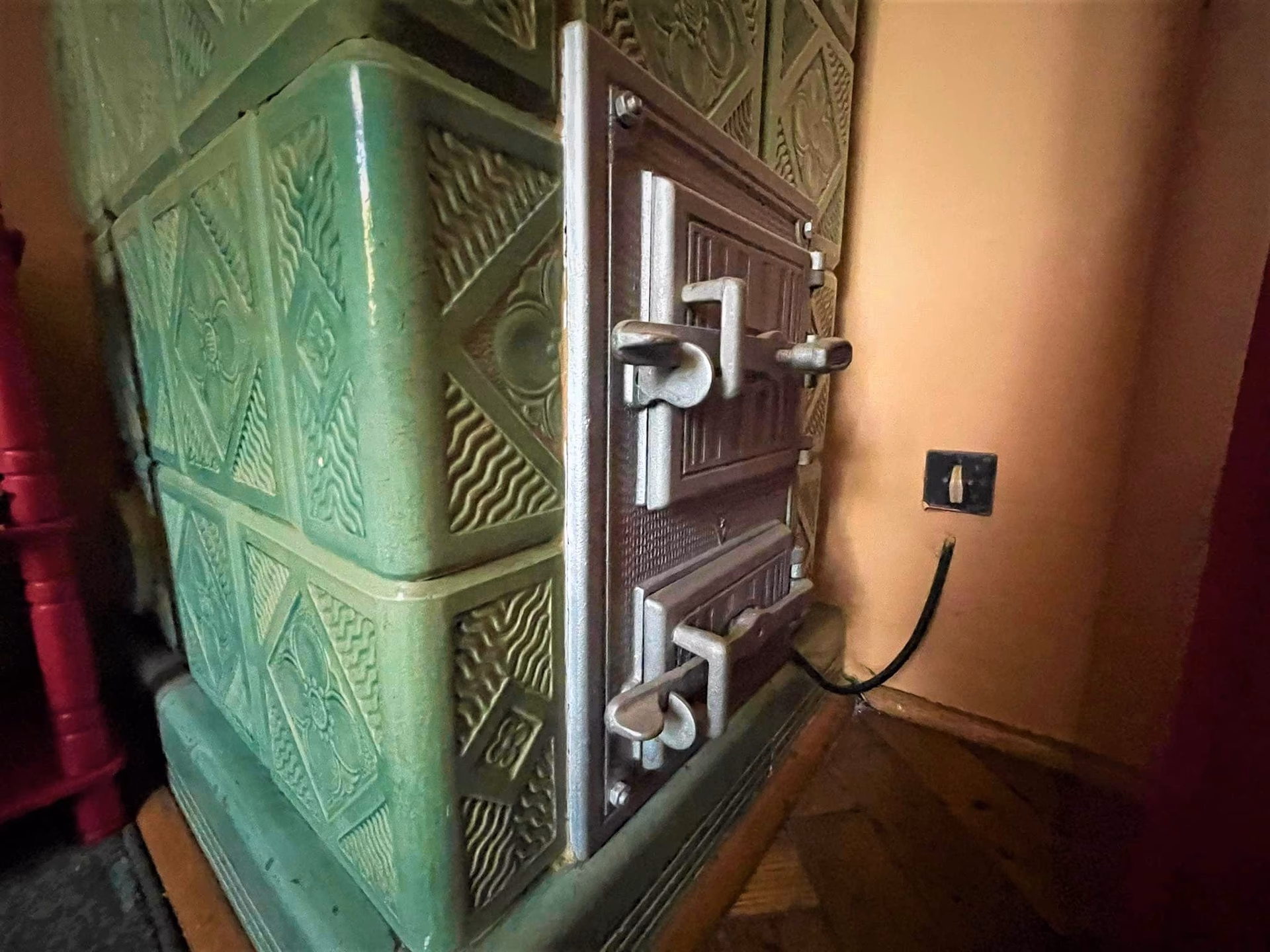 Czy piec kaflowy można przerobić na elektryczny?