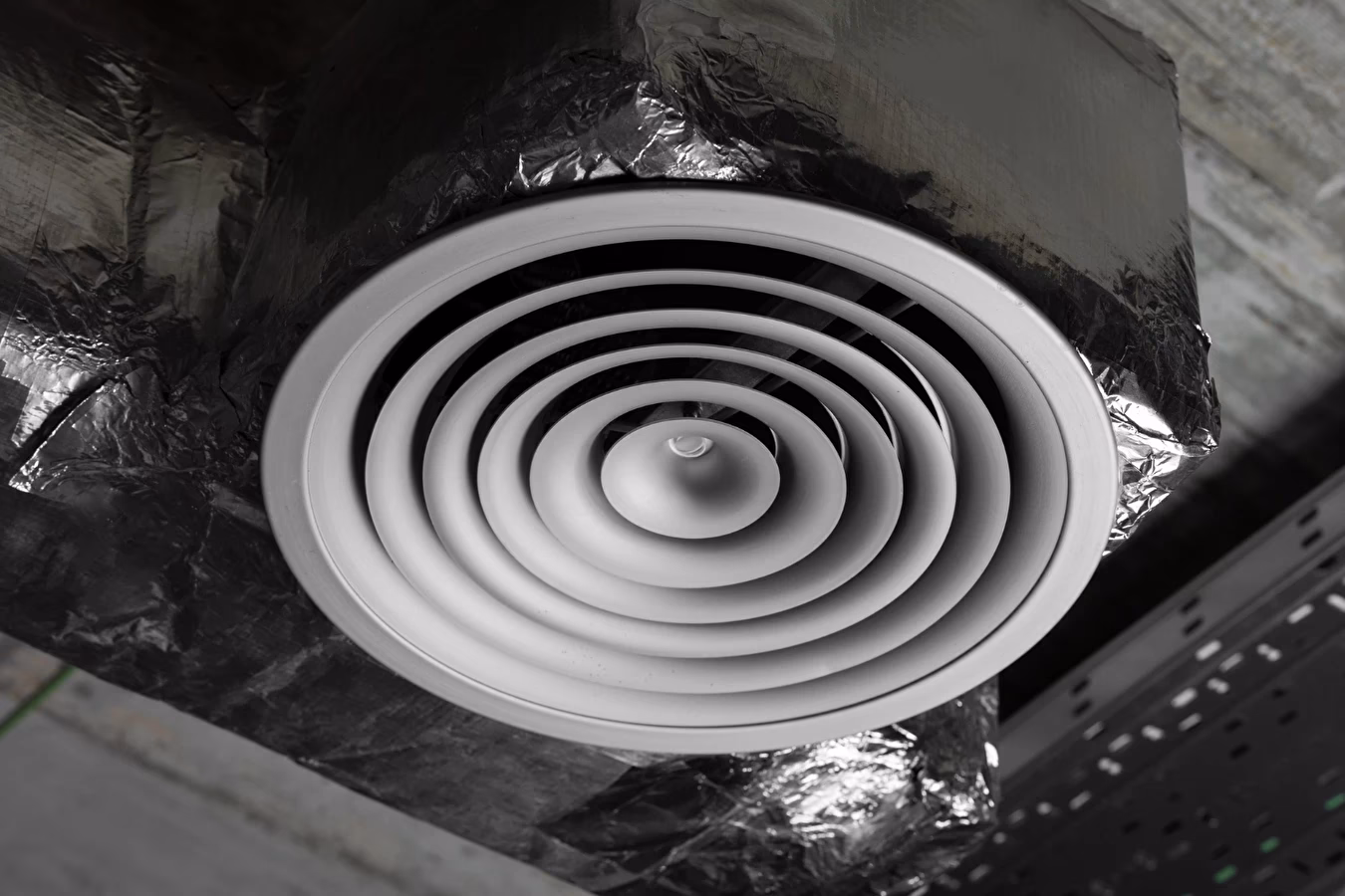 Czy głóg pośredni Paul's Scarlet zawiązuje owoce?