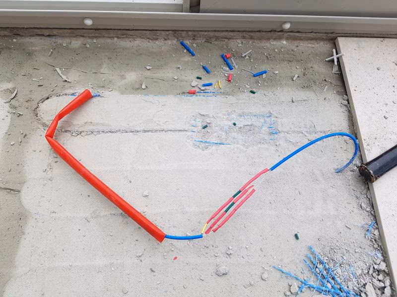 Jak naprawić przewierconą podłogówkę?