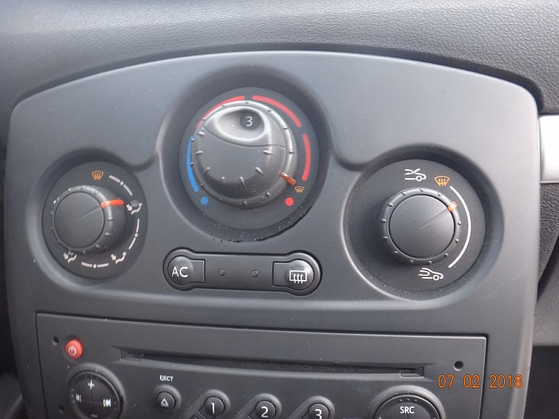 Jak włączyć klimatyzację w Renault Clio 3?