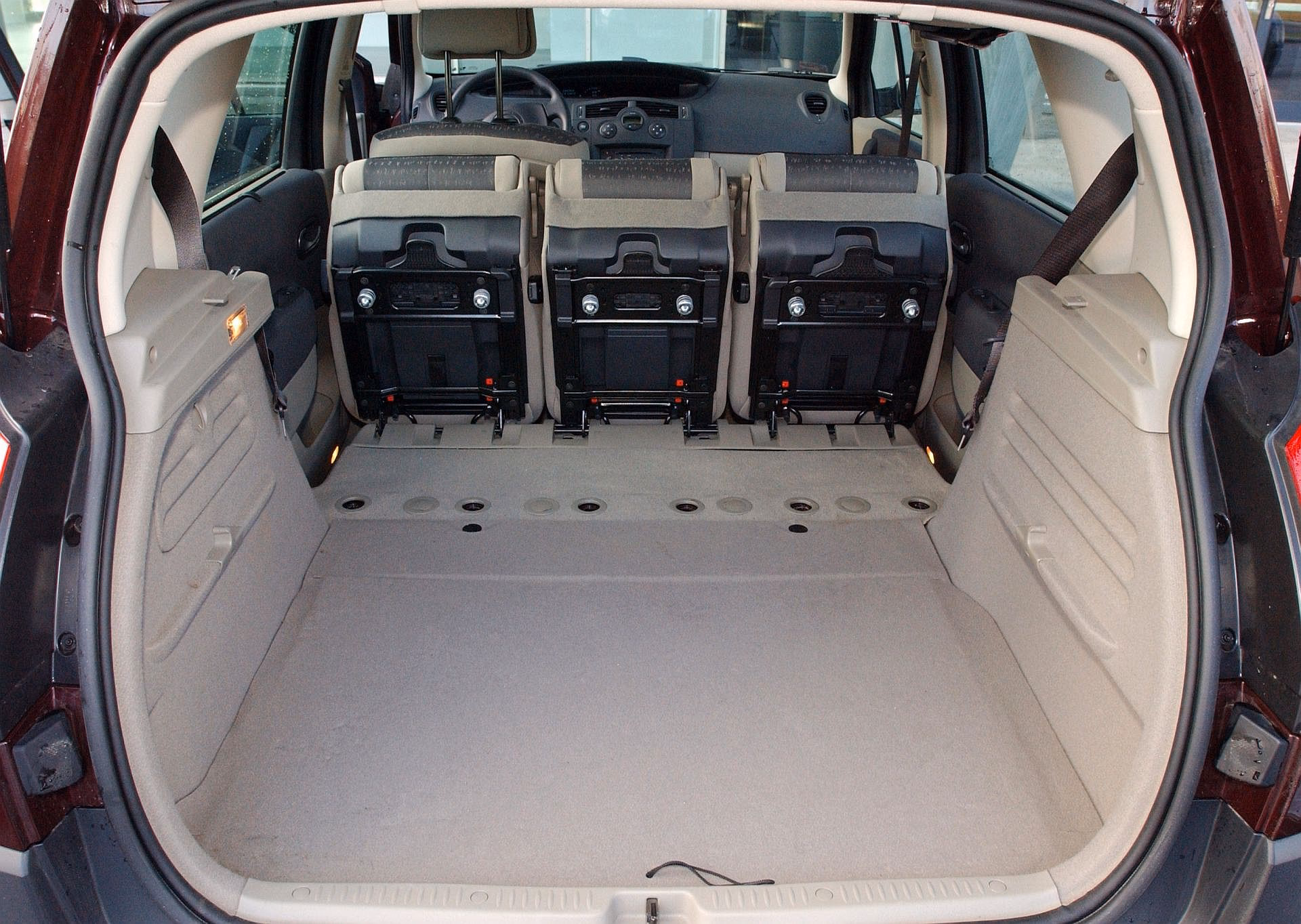 Ile powietrza ma Scenic 2?