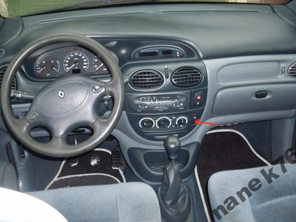 Gdzie znajduje się czujnik temperatury zewnętrznej w Renault Scenic?