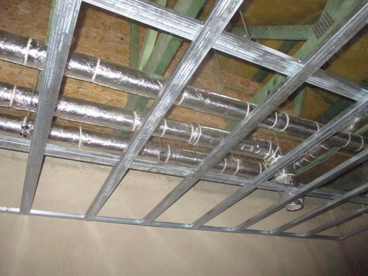 Czy można zabudowywać rury gazowe sufitem podwieszanym?