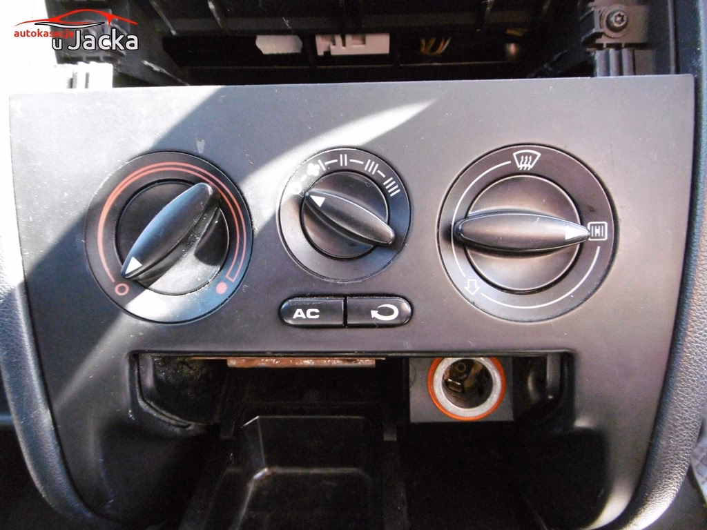 Ile czynnika do klimatyzacji Seat Toledo 2?