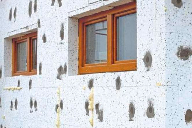 Czy styropian 20 trzeba kołkować?