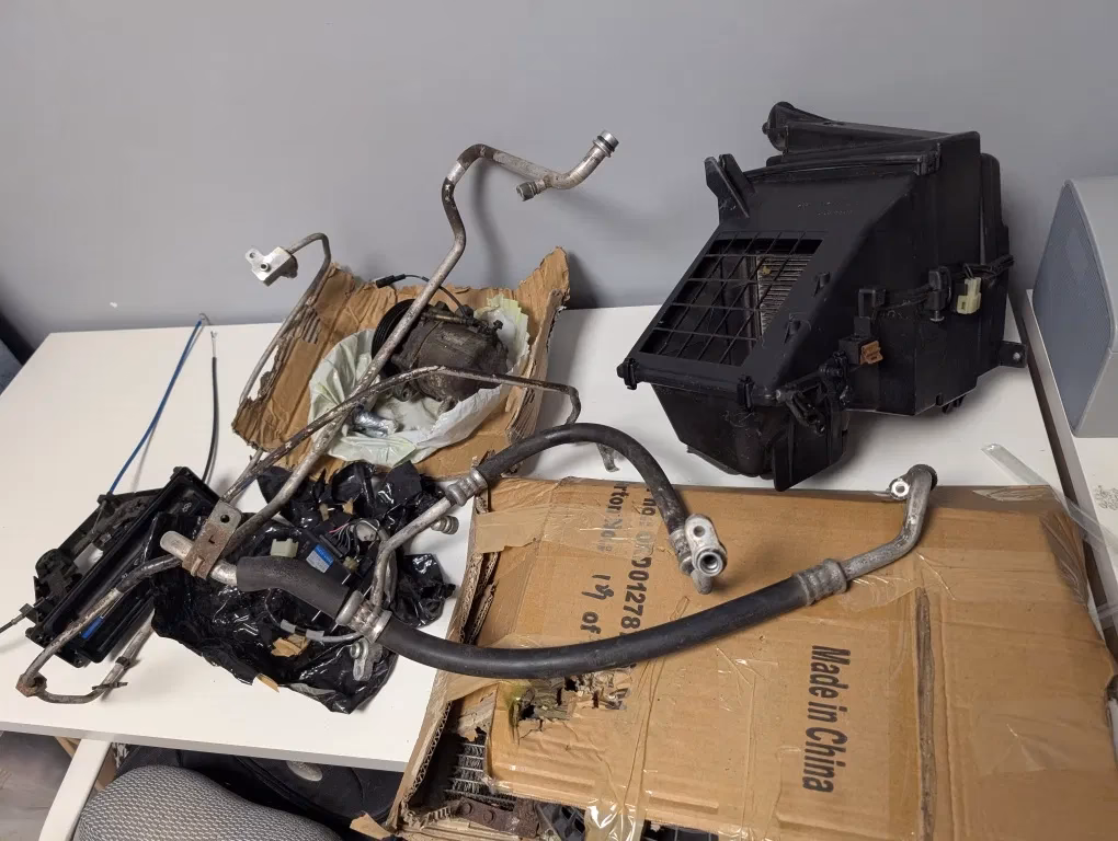 Czy Jimny ma klimatyzację?