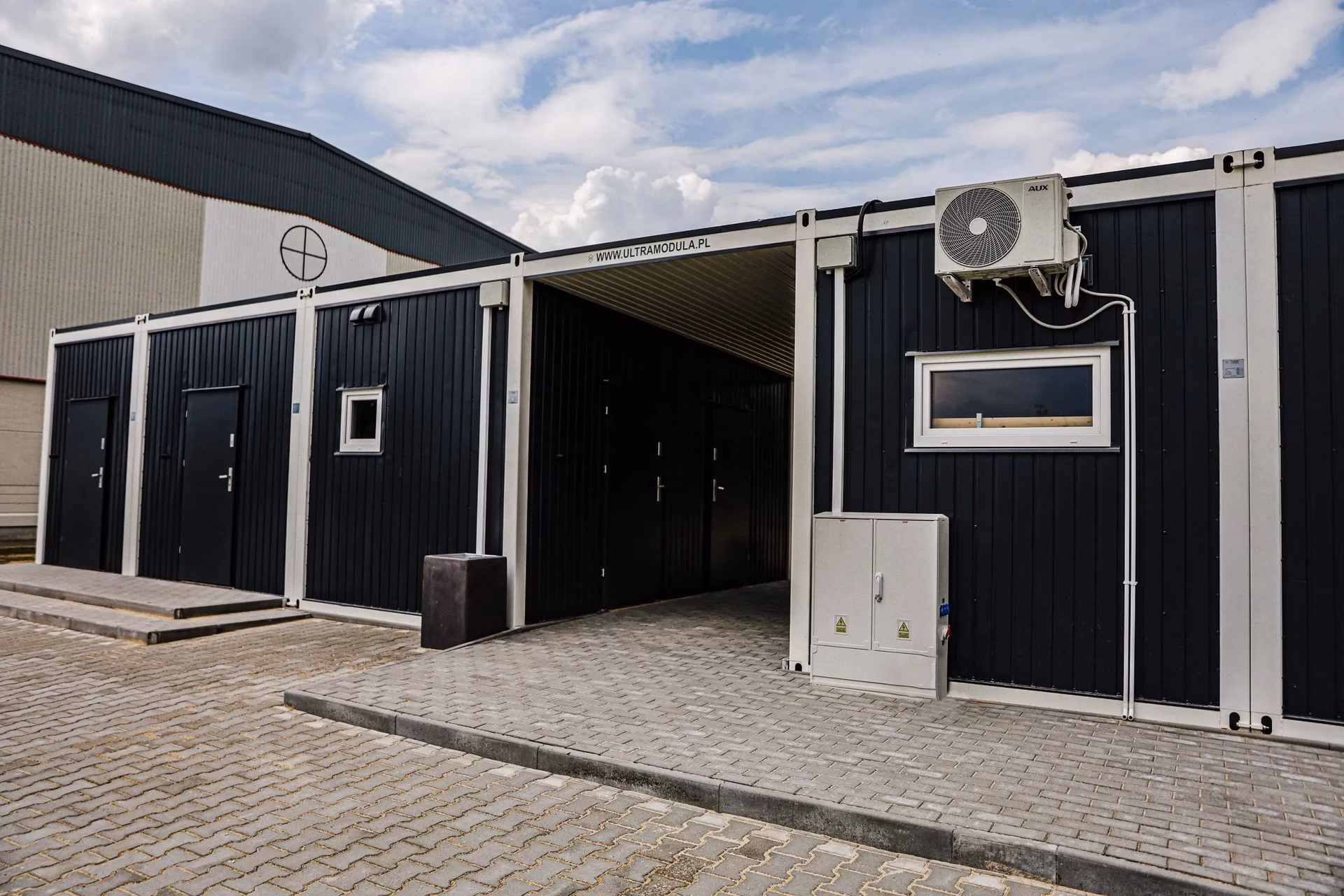 Jakie są warunki techniczne dla toalet dla pracowników?