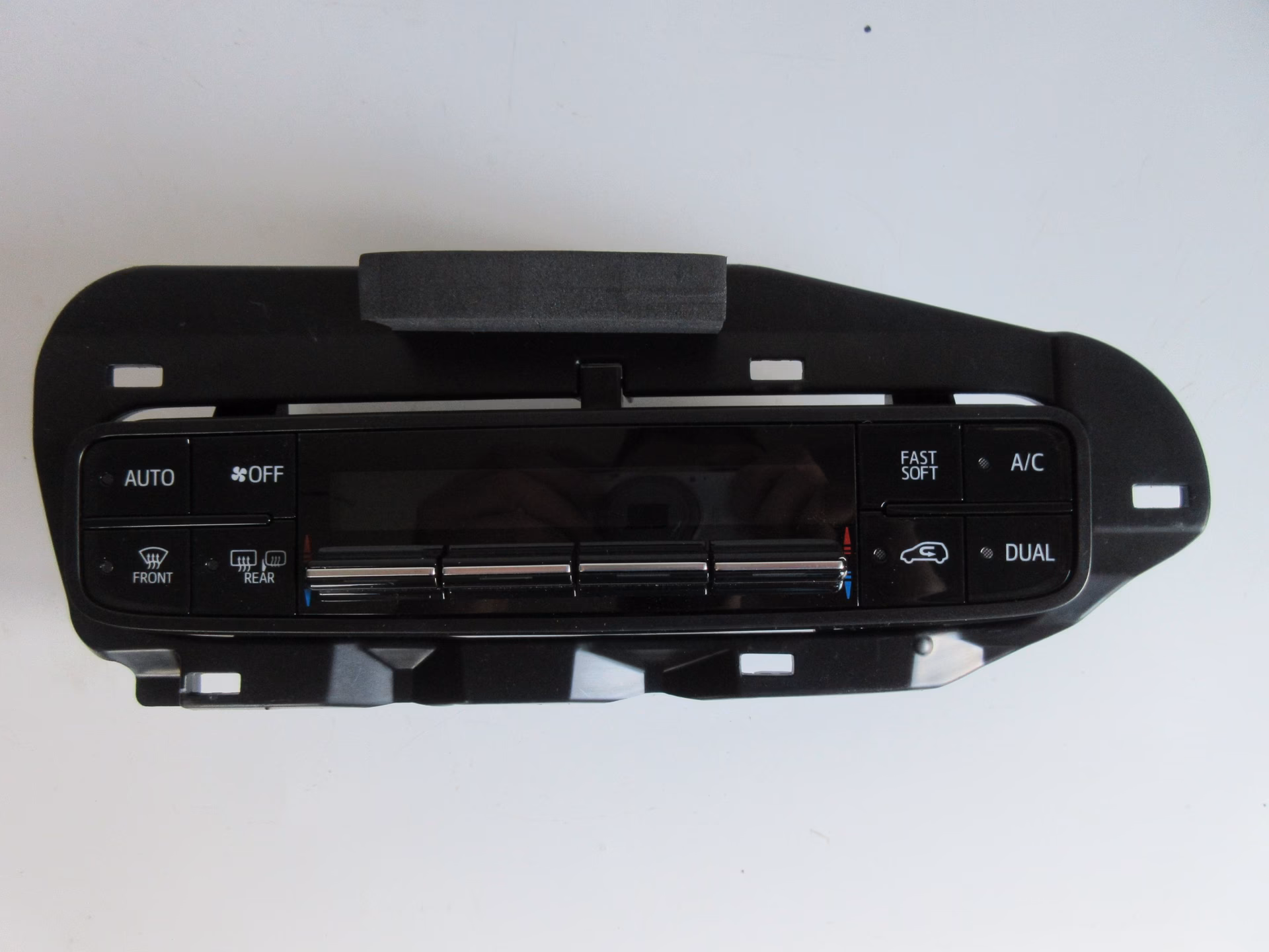 Dlaczego klimatyzacja w mojej Toyocie nie dmucha zimnym powietrzem?