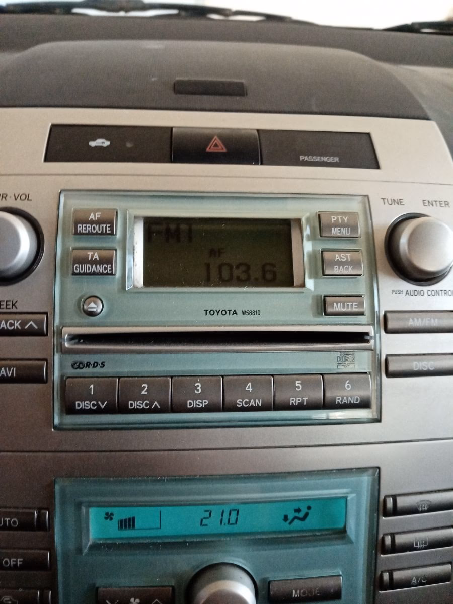 Ile wchodzi czynnika do klimatyzacji Toyota Corolla Verso?